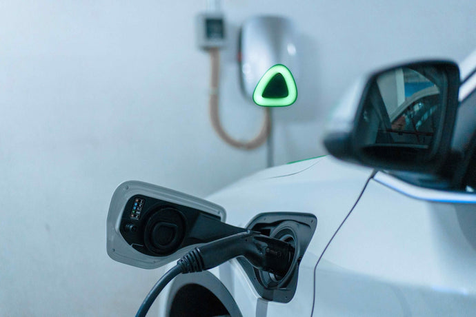 Choosing the Right Outdoor Extension Cord (30 Amp vs 50 Amp + EV Charging Tips)